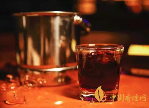 可樂(lè)桶是什么酒 非?；鸨目蓸?lè)桶調(diào)配方法介紹